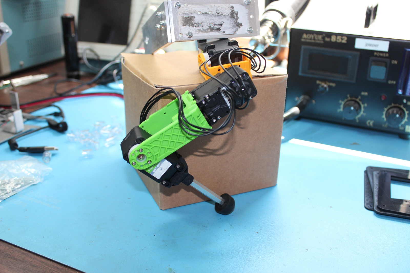 Prototype mammal jointed leg